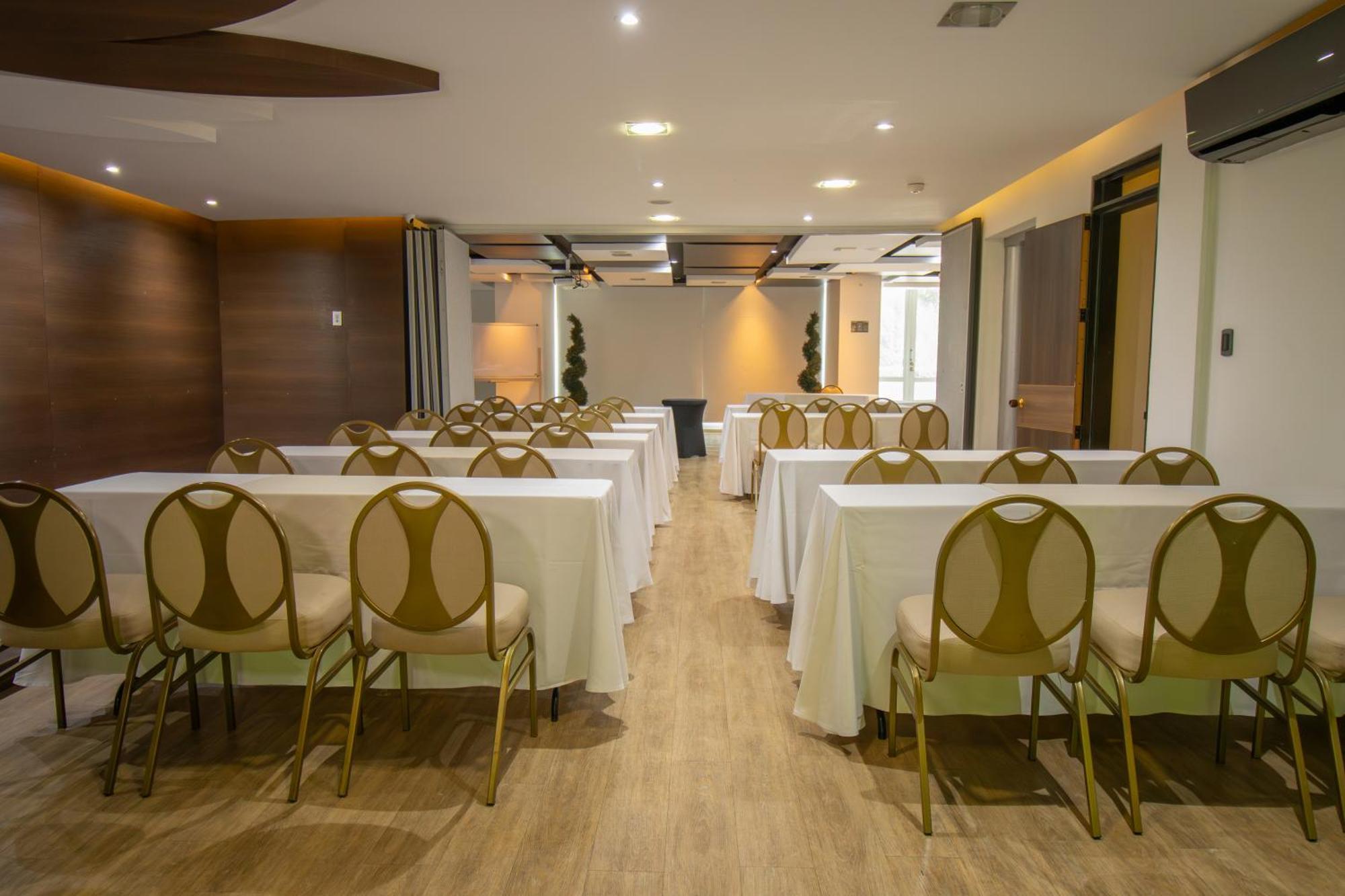 San Simon Hotel Pereira By Soratama Luaran gambar Meeting room