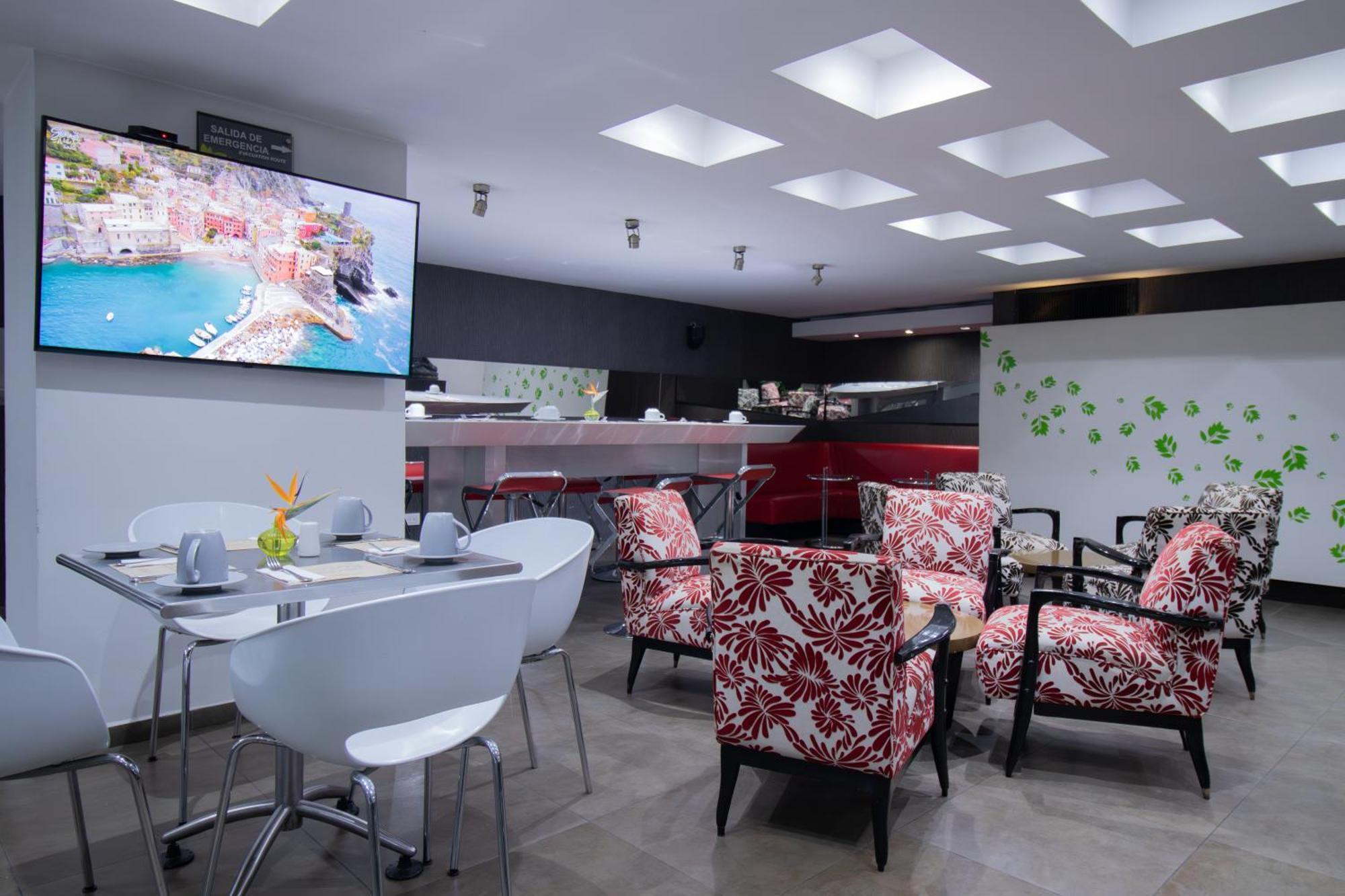 San Simon Hotel Pereira By Soratama Luaran gambar The lounge at the airport